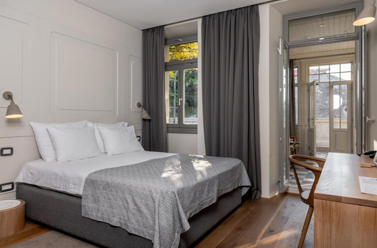 Hotel Peteani ลาบิน ภายนอก รูปภาพ