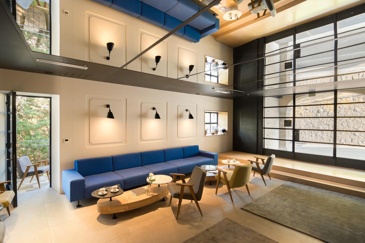 Hotel Peteani ลาบิน ภายนอก รูปภาพ