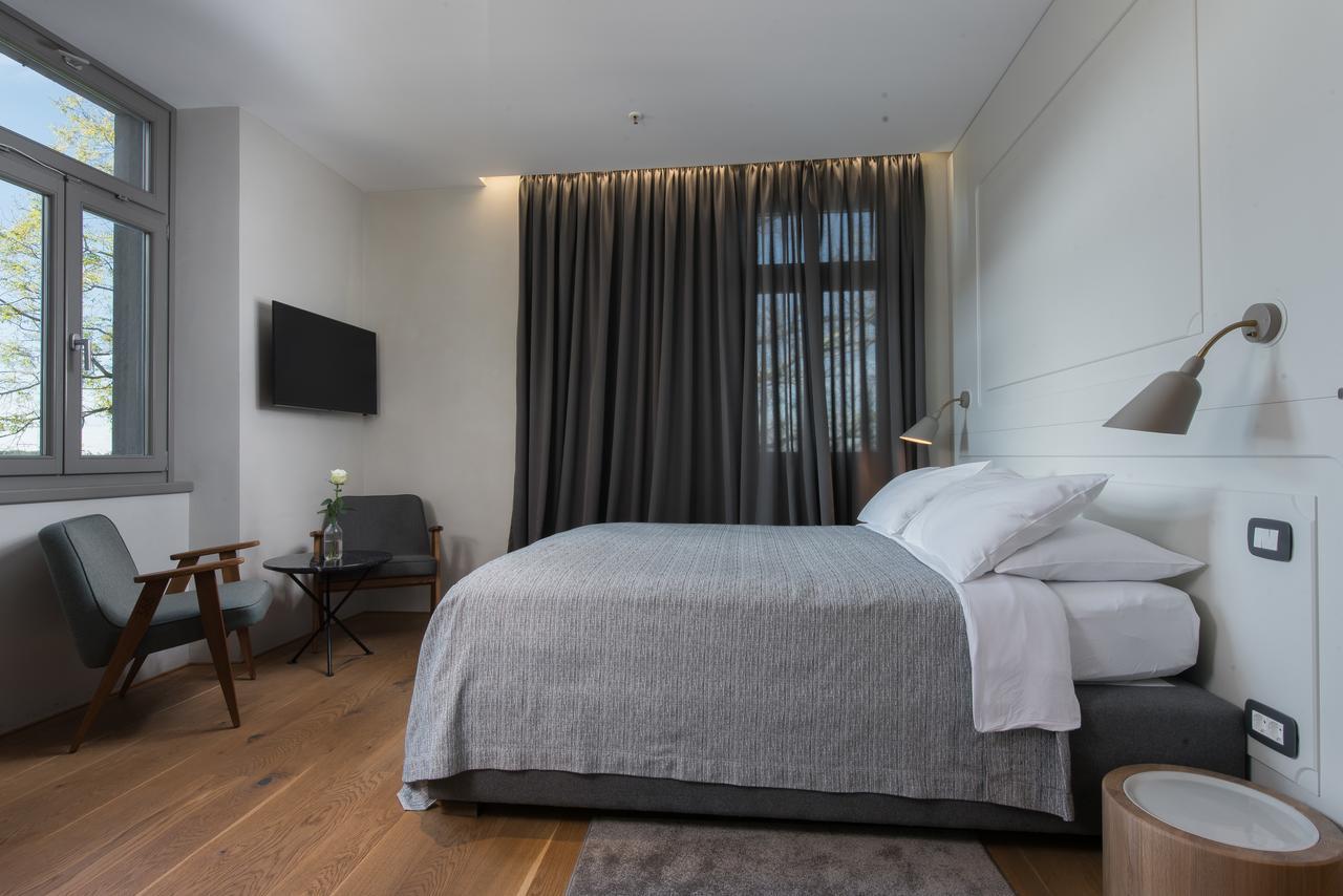 Hotel Peteani ลาบิน ภายนอก รูปภาพ