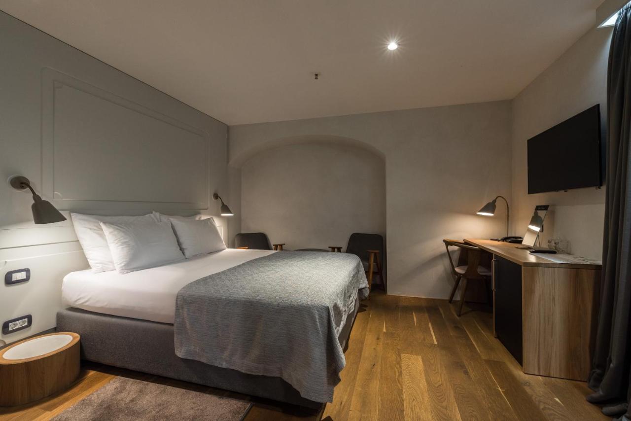 Hotel Peteani ลาบิน ภายนอก รูปภาพ